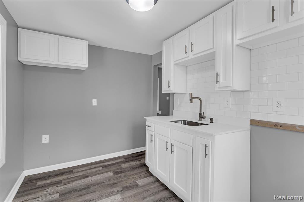 403 14TH Street, Port Huron, MI 48060 — Photo 7