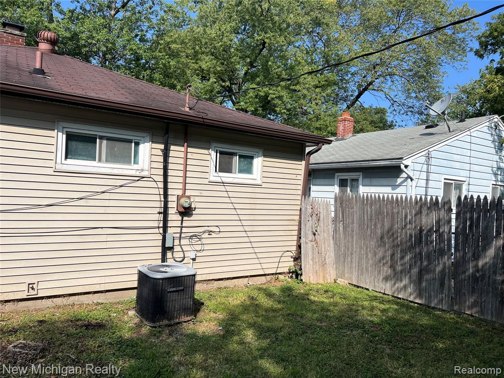 5709 WEDDELL Street, Dearborn Heights, MI 48125 — Photo 3