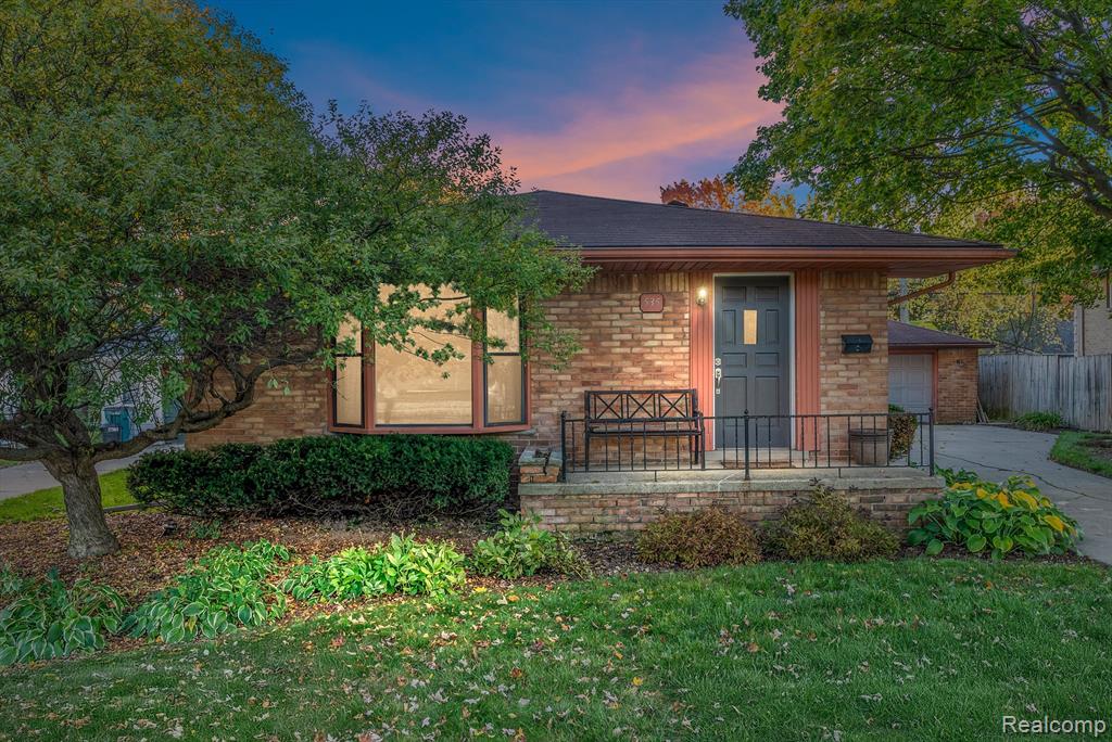 535 JAMAICA Drive, Troy, MI 48083 — front exterior