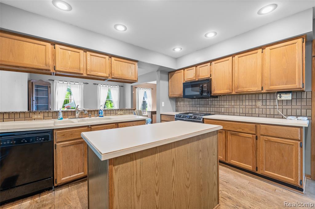 5138 Bayside Drive, Troy, MI 48098 — Photo 9