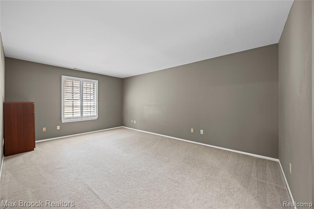 29664 Pine Ridge Circle, Farmington Hills, MI 48331 — Photo 17