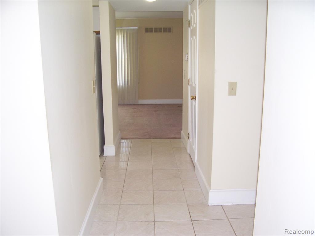 42364 Lochmoor Street, 6, Clinton Twp, MI 48038 — Photo 13