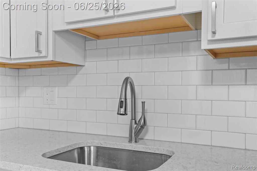 8577 Kennedy Circle, Warren, MI 48093 — Photo 16