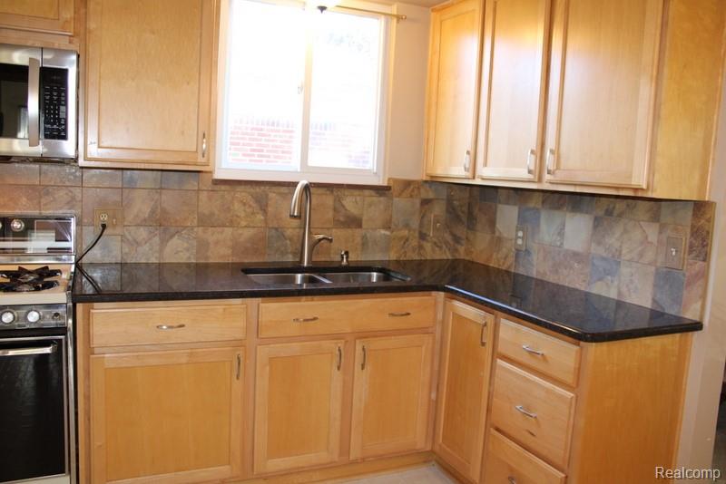 9854 Sterling Avenue, Allen Park, MI 48101 — Photo 17
