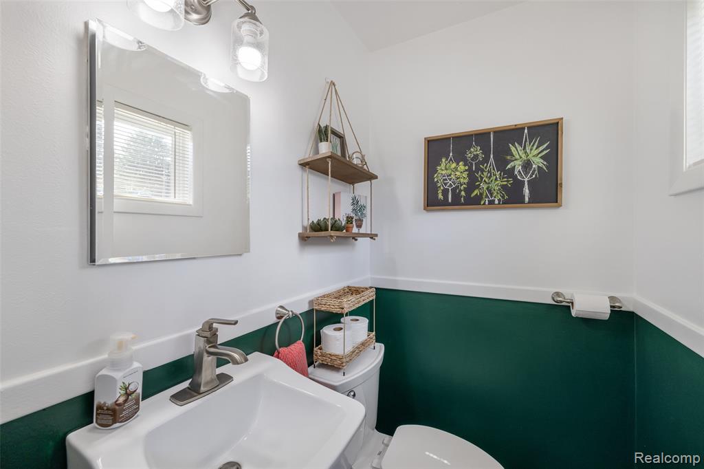 9086 Shannon Drive, Sterling Heights, MI 48314 — Photo 14