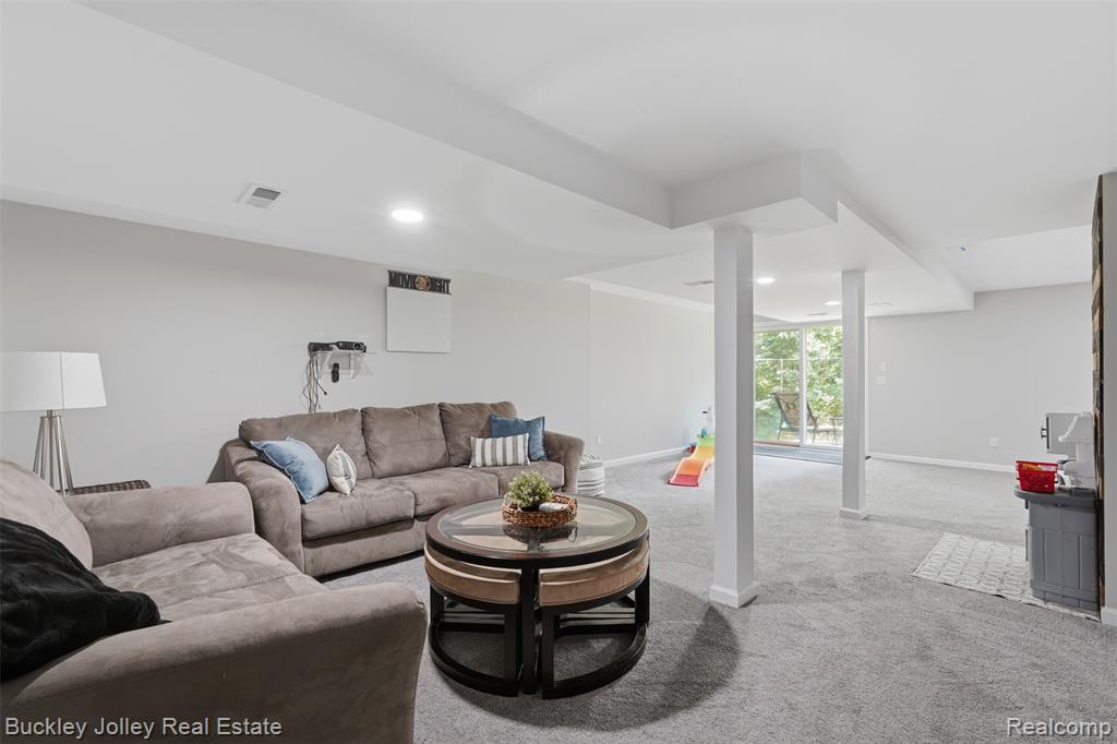 7829 Hillside Lakes Drive, Brighton, MI 48116 — Photo 10