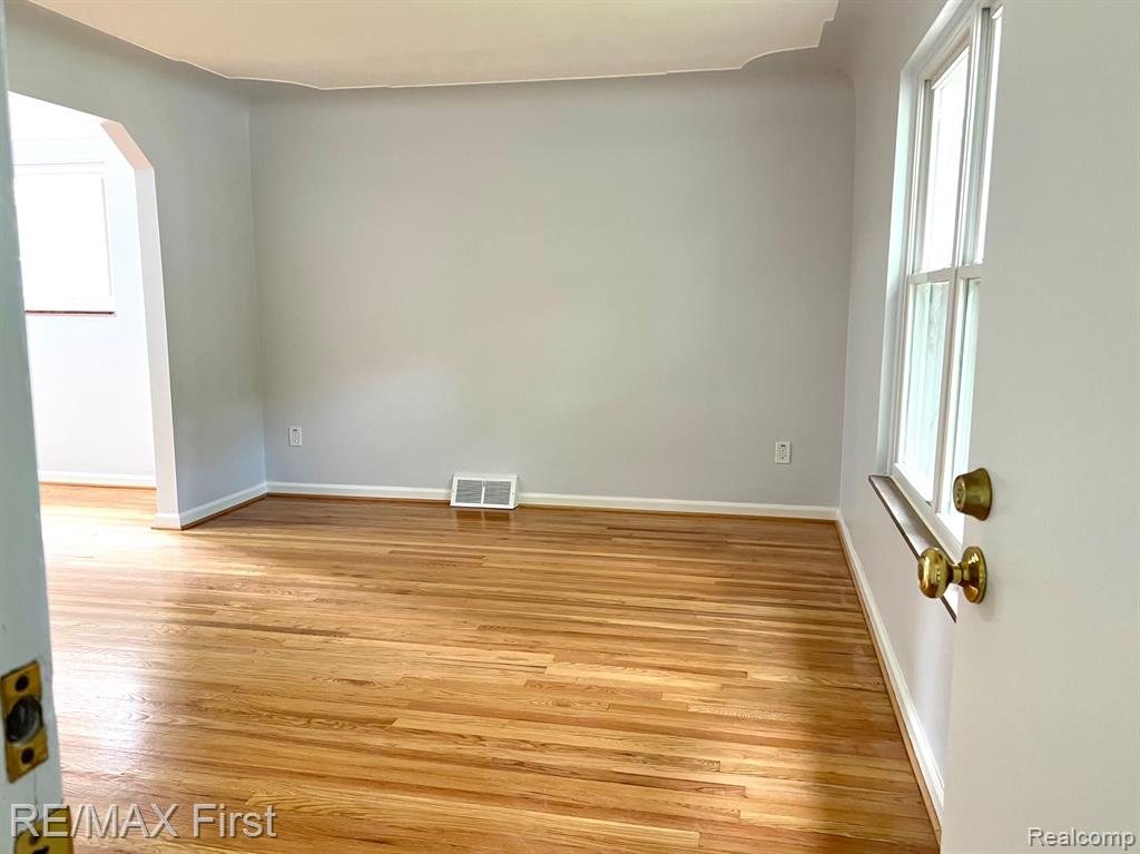552 LAPRAIRIE Street, Ferndale, MI 48220 — Photo 2