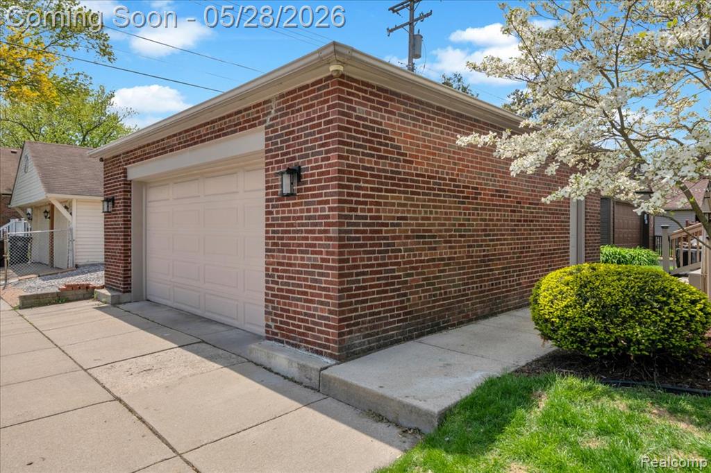 2101 Lochmoor Boulevard, Grosse Pointe Woods, MI 48236 — Photo 34