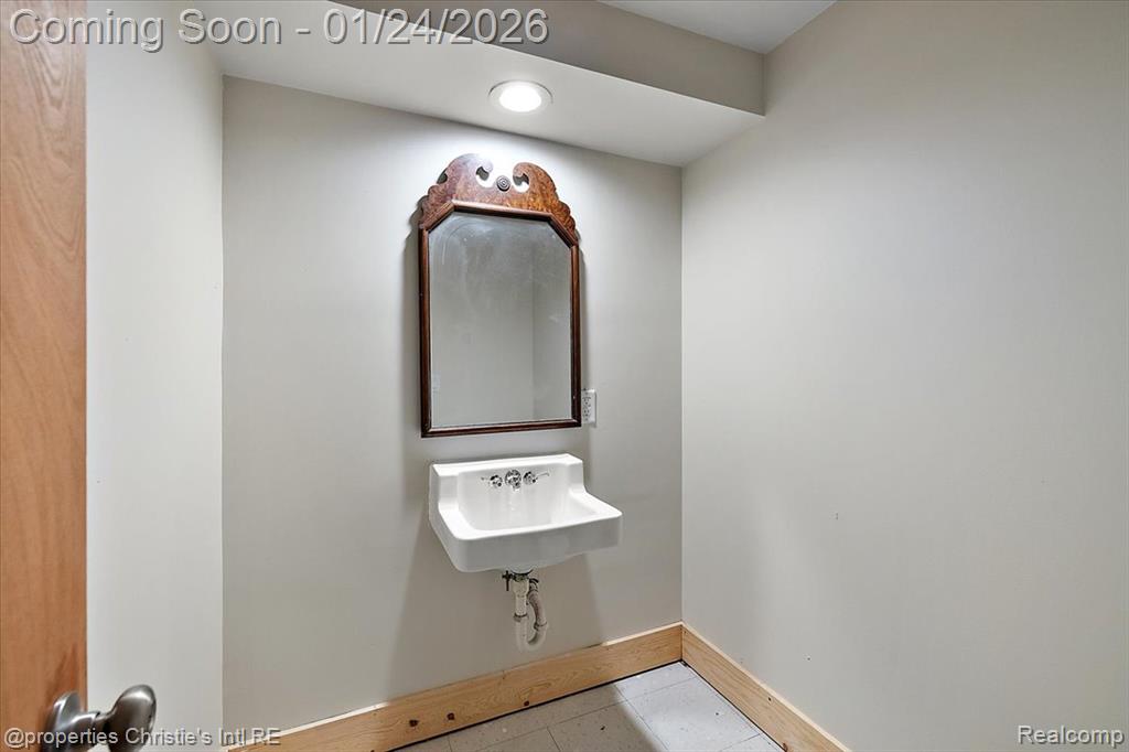 765 Barrington Road, Grosse Pointe, MI 48230 — Photo 39
