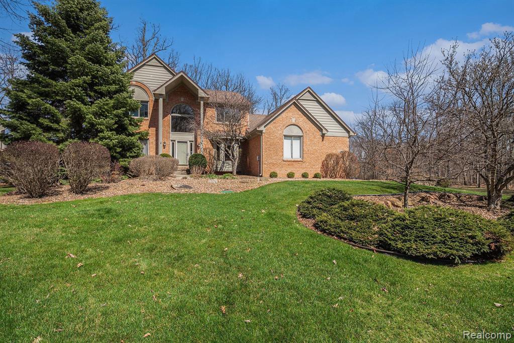 57598 HIDDEN TIMBERS Drive, South Lyon, MI 48178 — Photo 33