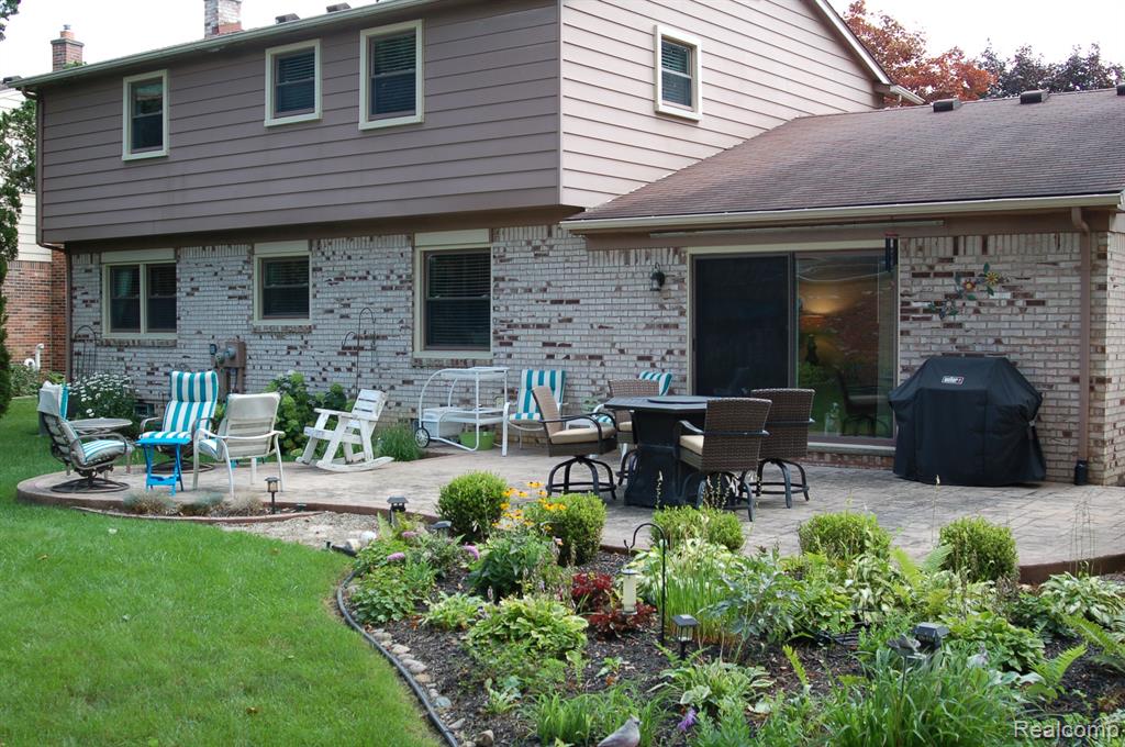 16911 WHITE HAVEN Drive, Northville, MI 48168 — Photo 37