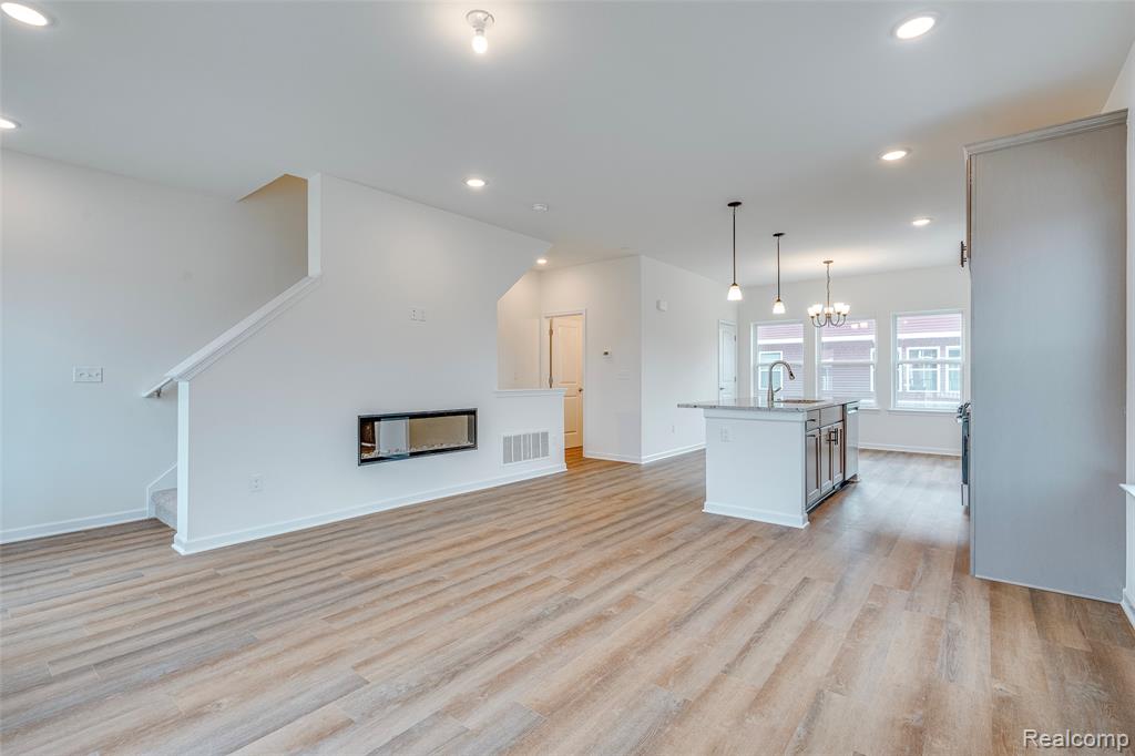 4876 Parkside Lane, Troy, MI 48085 — Photo 8