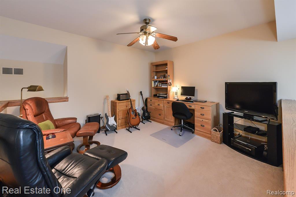 938 MILDRED J Court, Brighton, MI 48116 — Photo 32