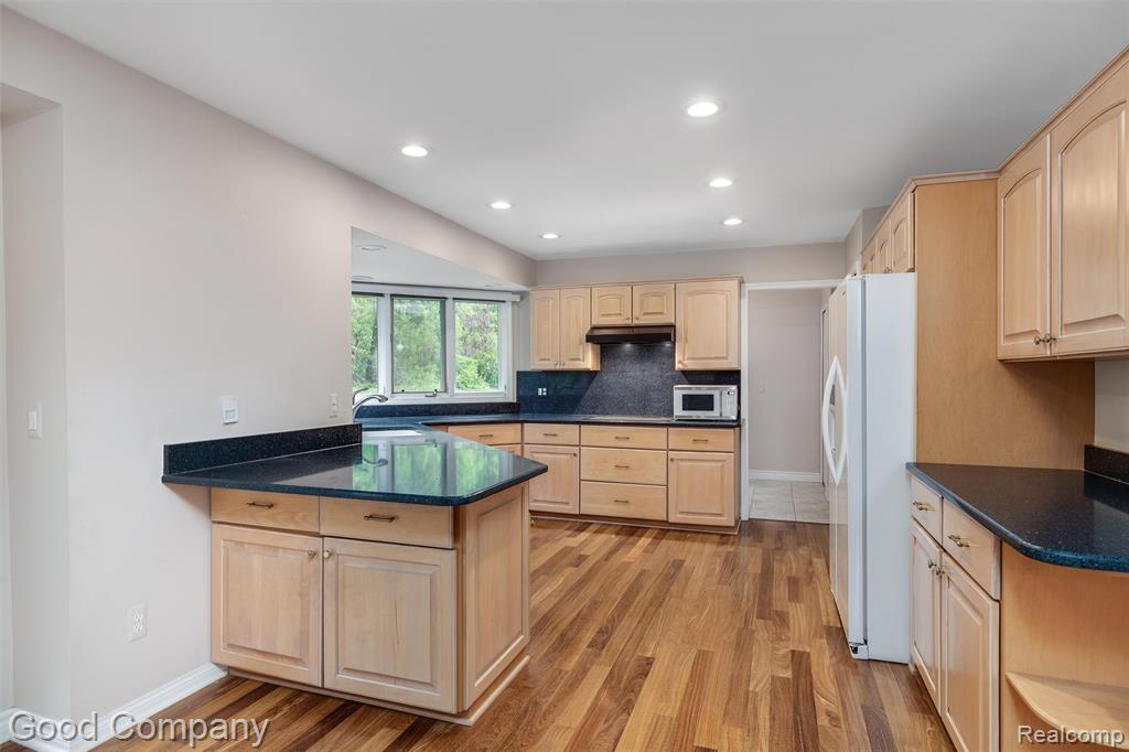 5893 CHRISTINA Drive, West Bloomfield, MI 48324 — Photo 17