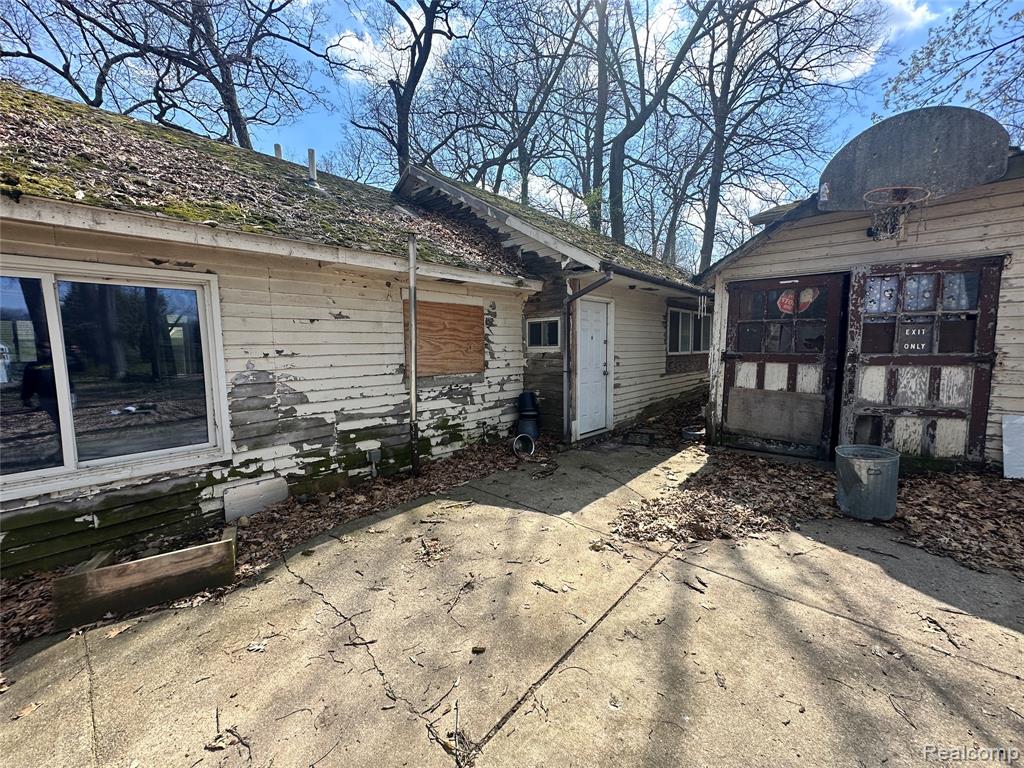 235 Woodbine Drive, Milford, MI 48380 — Photo 48