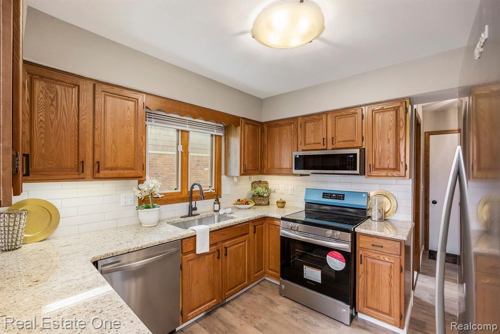 51860 SALVATORI Drive, Chesterfield, MI 48047 — Photo 11