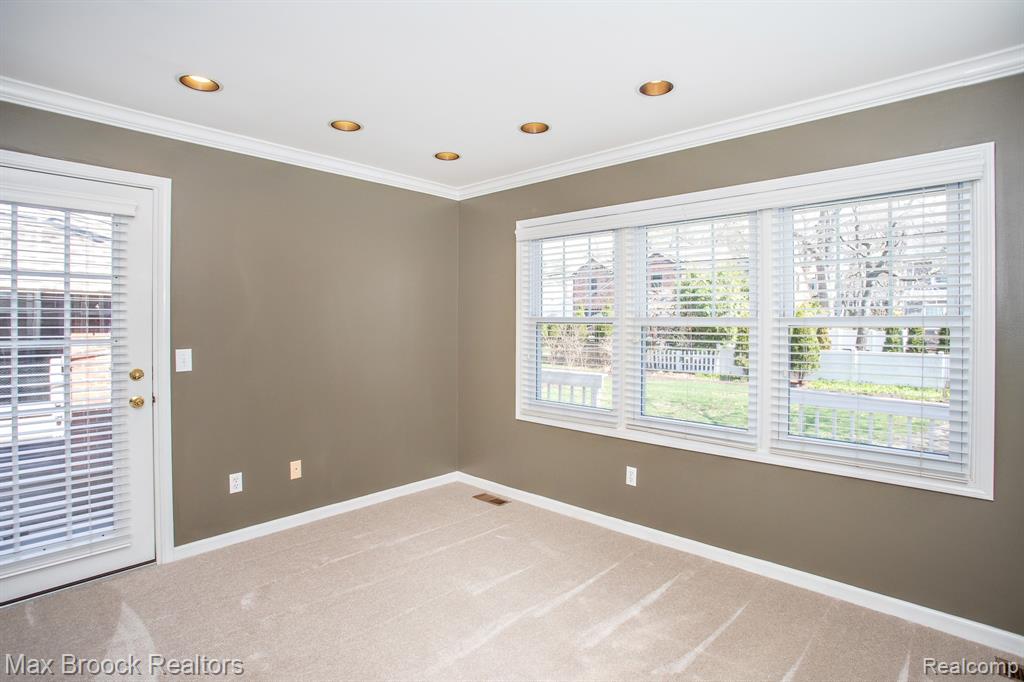 26614 Humber Street, Huntington Woods, MI — Photo 11