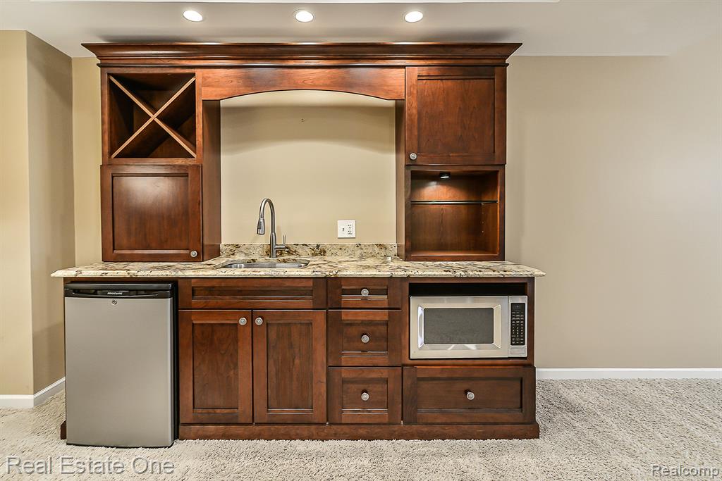 941 PERSIMMON Drive, Brighton, MI 48116 — Photo 34