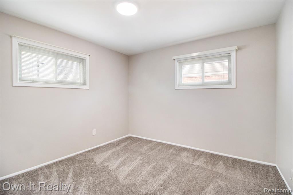 4992 MCKINLEY Street, Dearborn Heights, MI 48125 — Photo 18