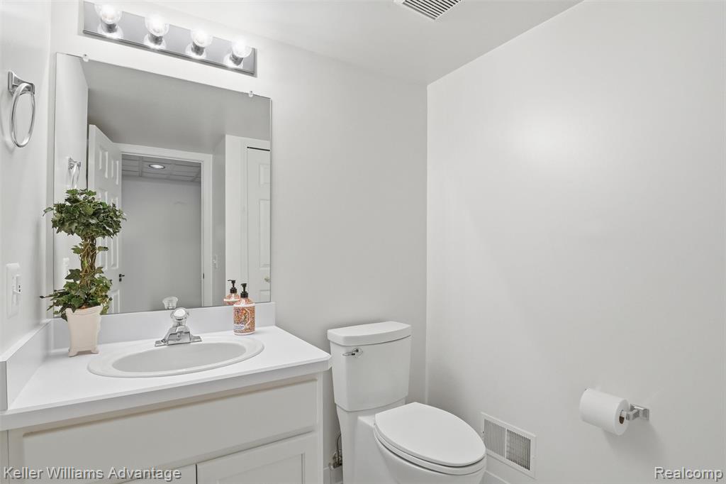 47796 Arbor Trail, Northville, MI 48168 — Photo 41