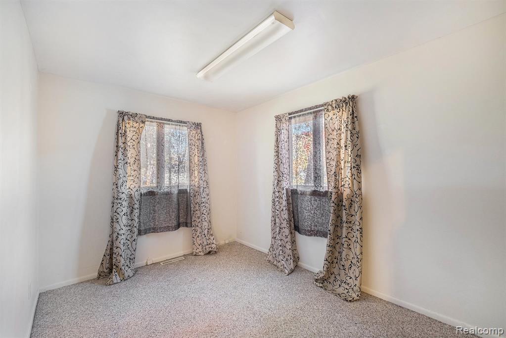 5474 Country Lane, Flint, MI 48506 — Photo 12