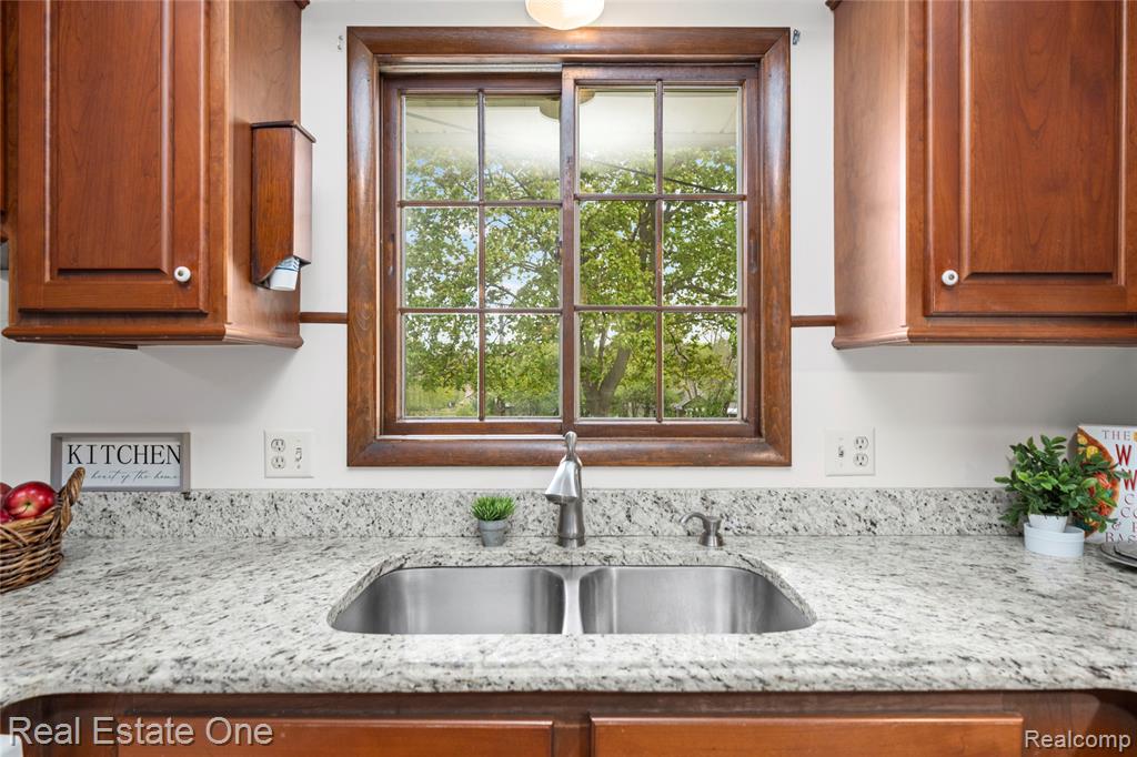 1675 Ledbury Drive, Bloomfield Hills, MI 48304 — Photo 14