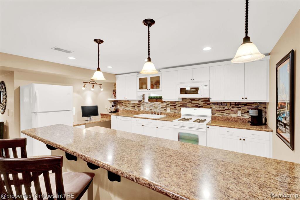 19418 Warwick Street, Beverly Hills, MI 48025 — Photo 43