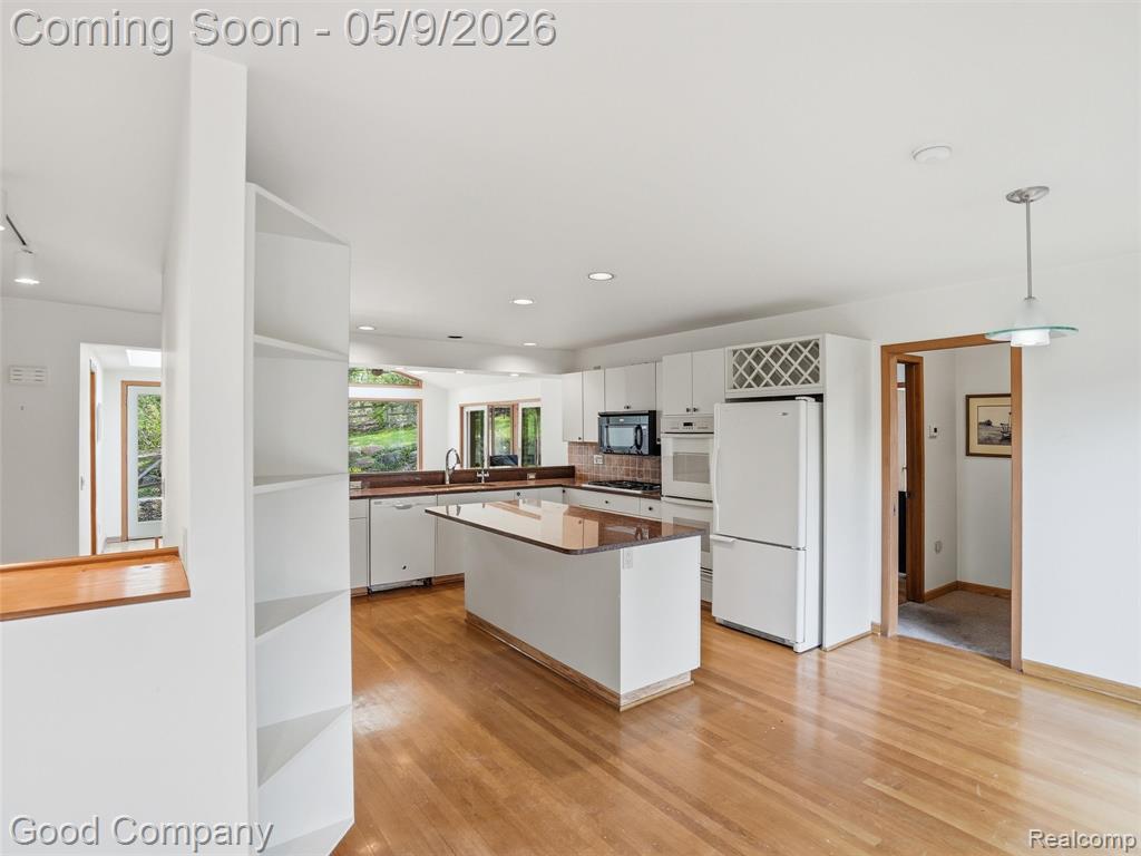 6733 Bloomfield Lane, West Bloomfield, MI — Photo 11