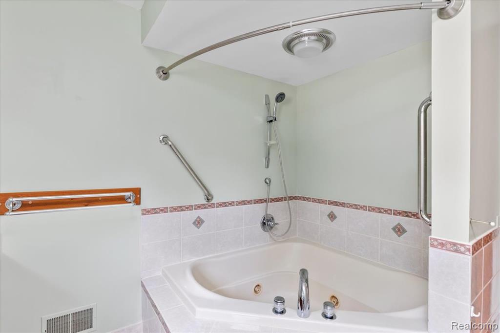 9200 RIVER Road, 3, Clay, MI 48001 — Photo 34