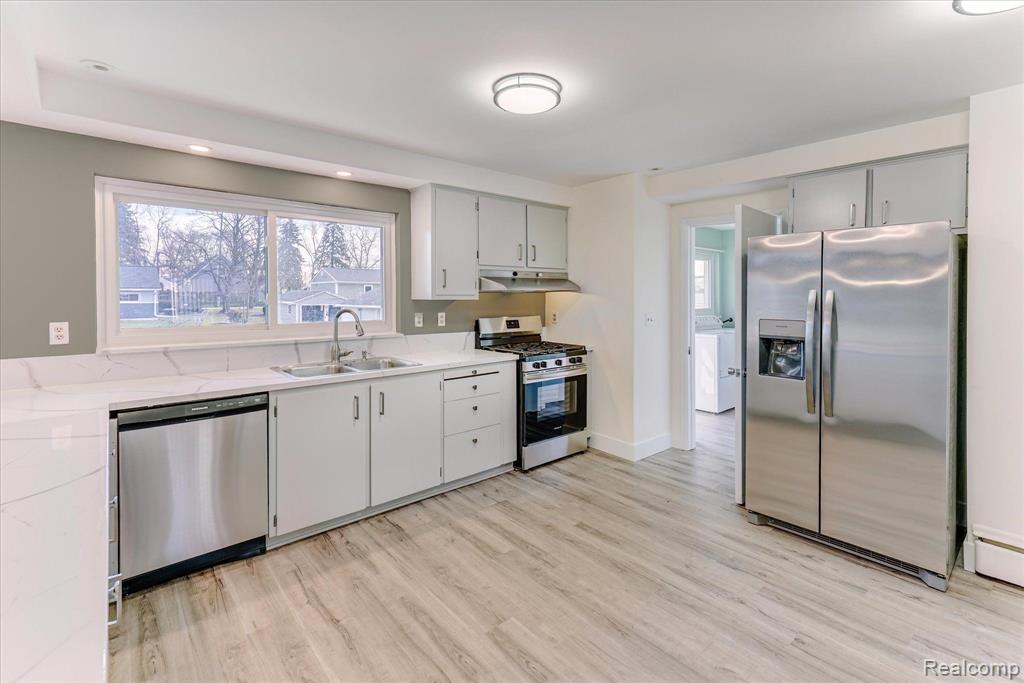 1293 BRAMBLES Drive, Waterford, MI 48328 — Photo 9