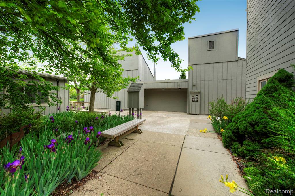 671 Watersedge Drive, Ann Arbor, MI 48105 — Photo 34