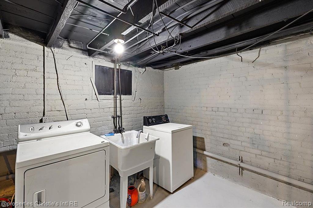 649 GLADSTONE Street, Detroit, MI 48202 — Photo 42