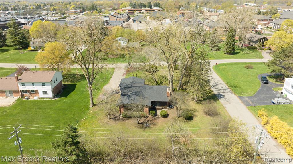 6207 NICHOLAS Drive, West Bloomfield, MI — Photo 41