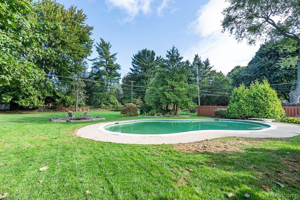 8871 SUNCREST Drive, Sterling Heights, MI 48314 — Photo 49