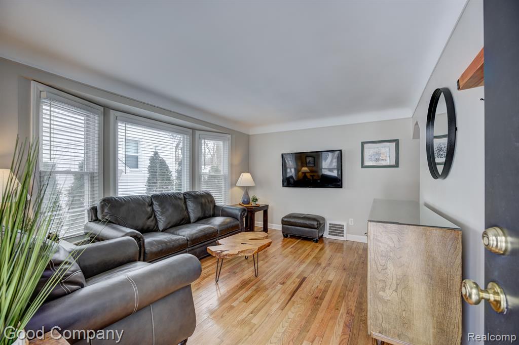 903 ROYAL Avenue, Royal Oak, MI 48073 — Photo 2