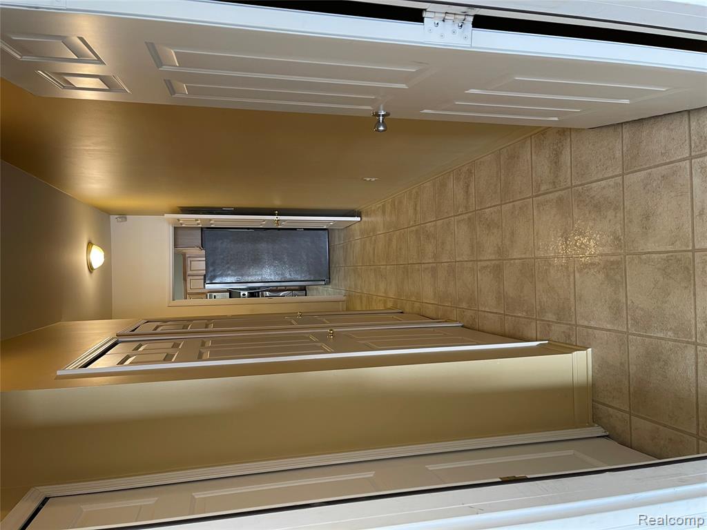 5301 Twin Oaks Drive, Sterling Heights, MI 48314 — Photo 10