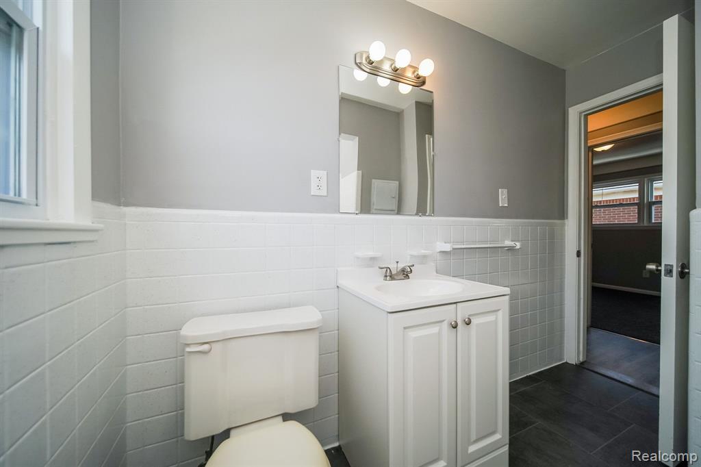 927 CLEOPHUS Parkway, Lincoln Park, MI 48146 — Photo 36