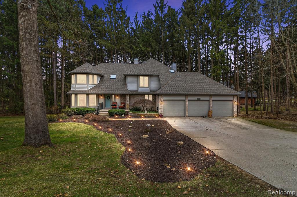 9641 Rolling Greens Drive, Pinckney, MI 48169 — front exterior