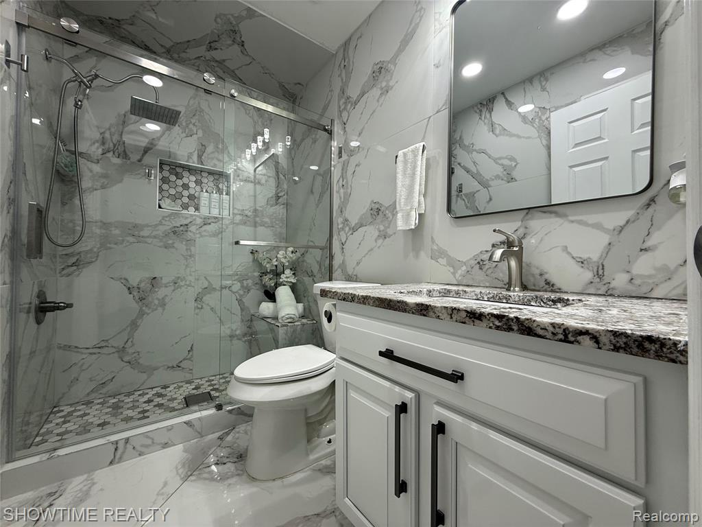 21523 Mackenzie Drive, Macomb, MI 48044 — Photo 24