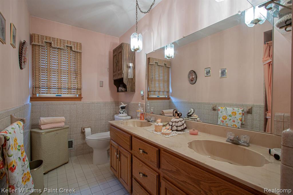 53330 SCHOENHERR Road, Shelby Twp, MI 48315 — Photo 14