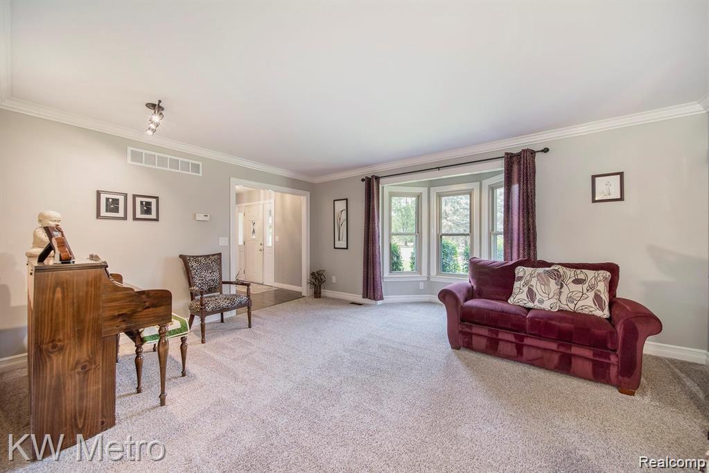 6886 Vail Court, Clarkston, MI 48348 — Photo 11