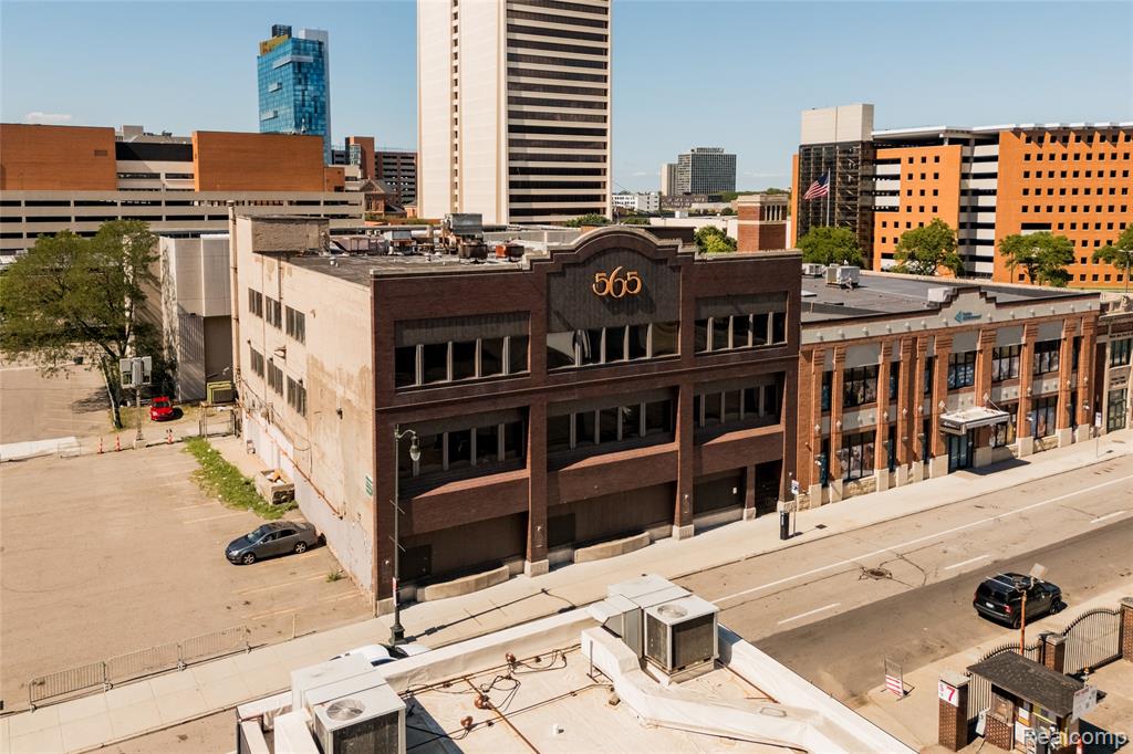 565 E Larned Street - Photo 2
