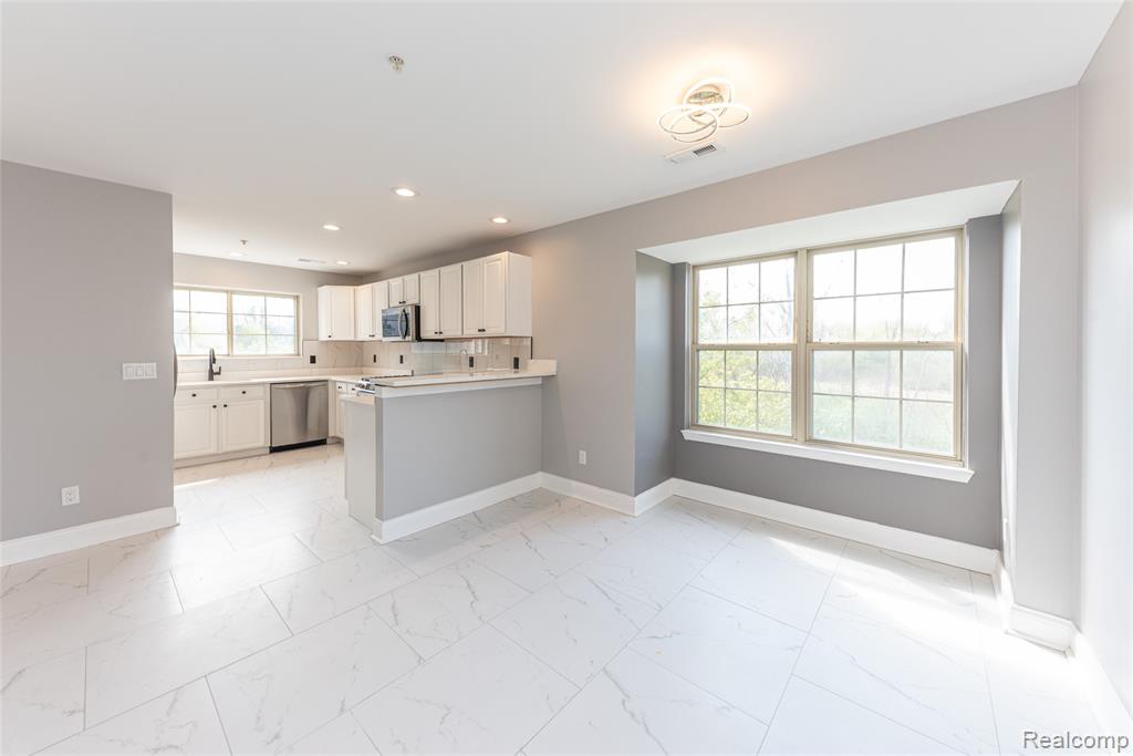 29242 W Glen Oaks, Farmington Hills, MI 48334 — Photo 10
