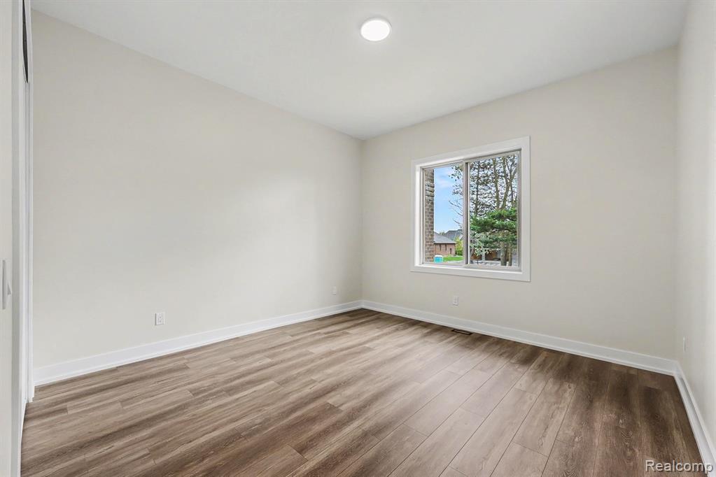 68503 Lake Angela Pointe, Richmond, MI 48062 — Photo 17