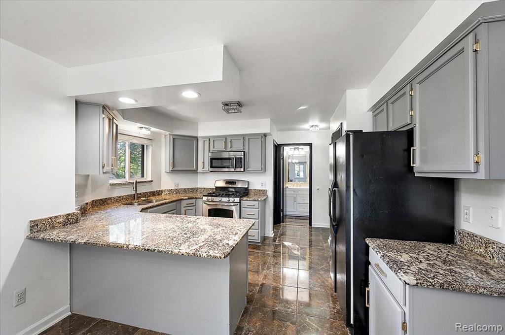 48156 Virginia Court, Macomb, MI 48044 — Photo 12