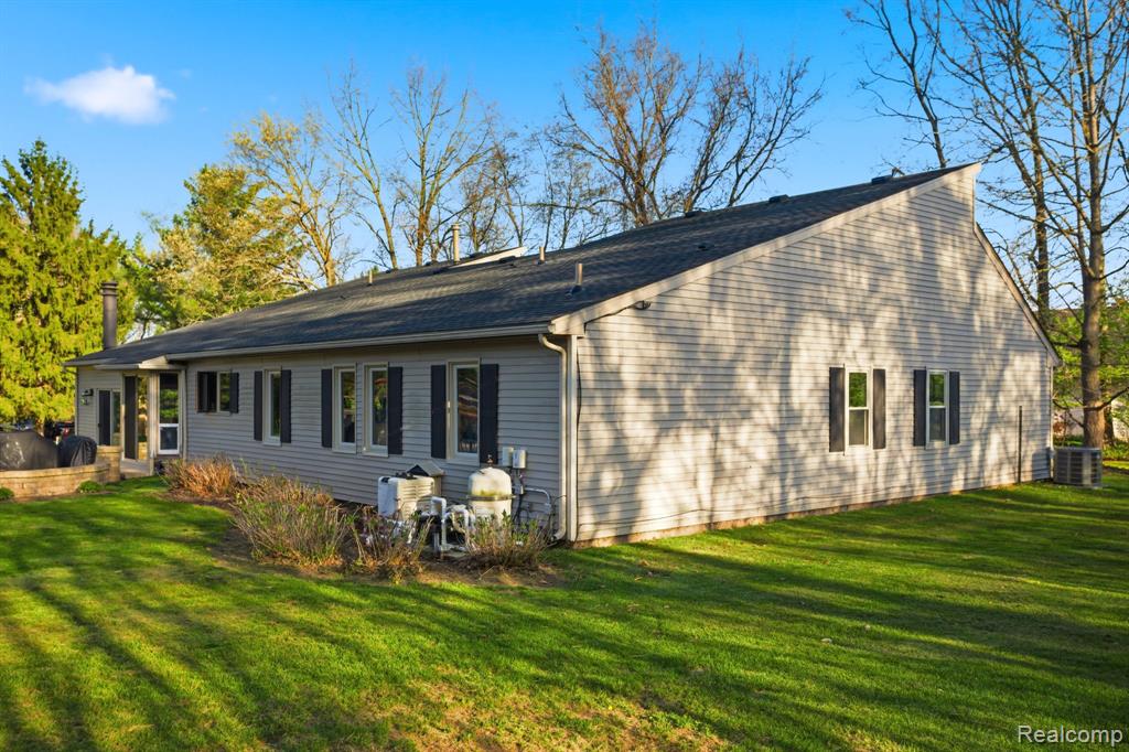 2411 Wixom Trail, Milford, MI 48381 — Photo 42