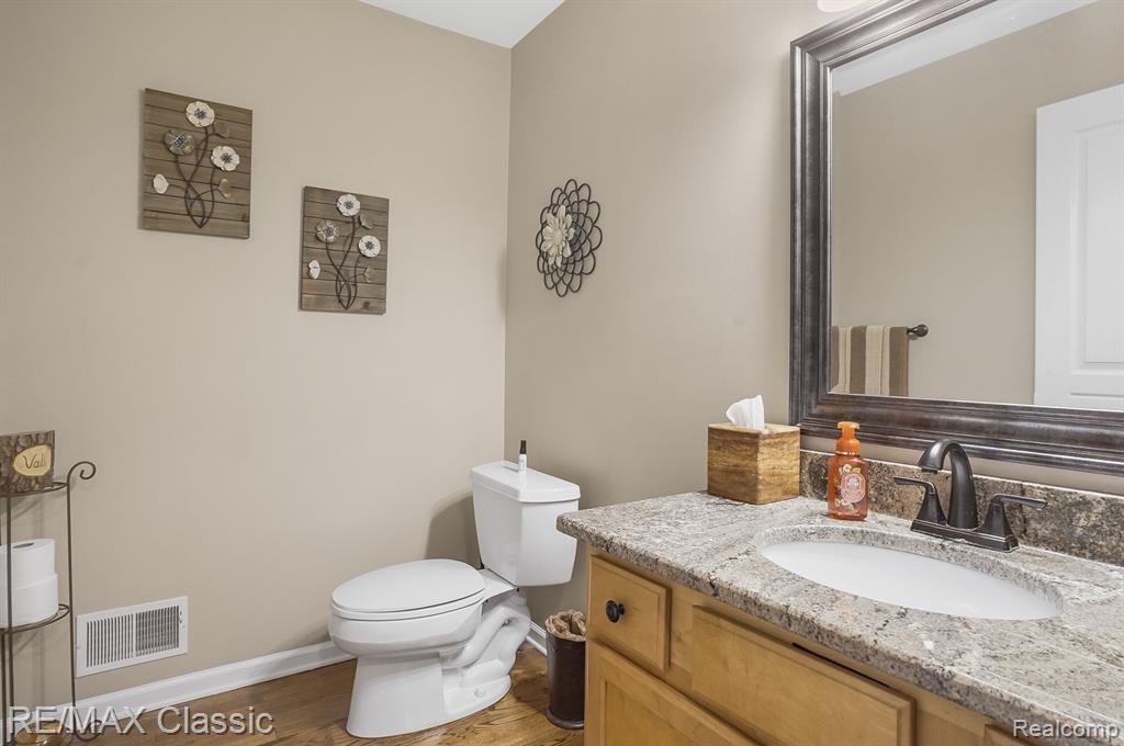 5924 LOVEWOOD Court, Canton, MI 48187 — Photo 32