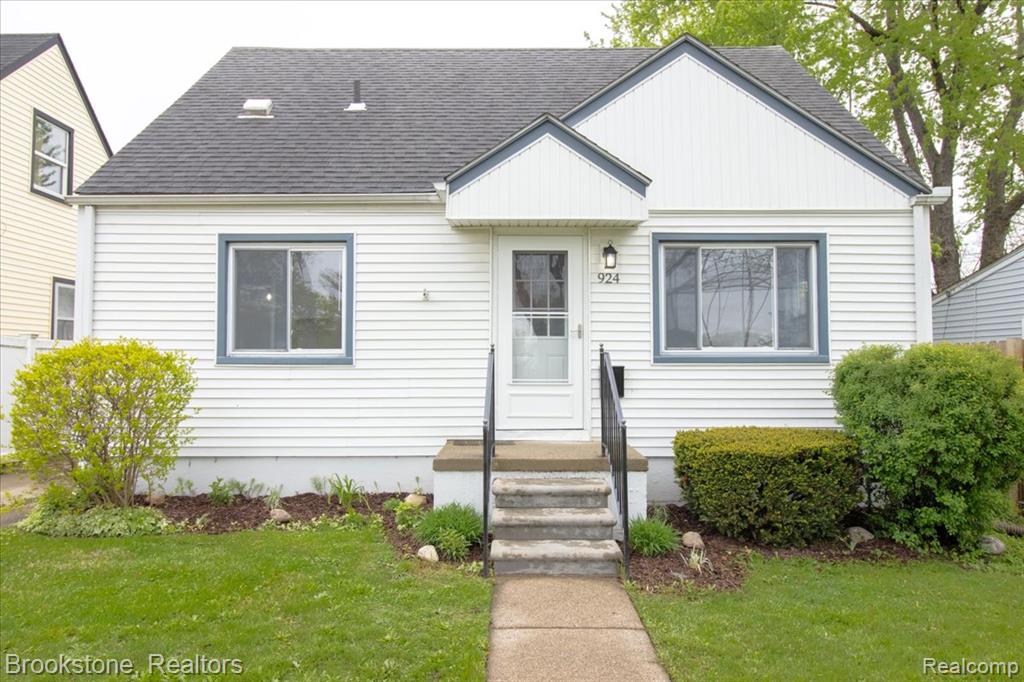 924 E Otis Avenue, Hazel Park, MI 48030 — Photo 35