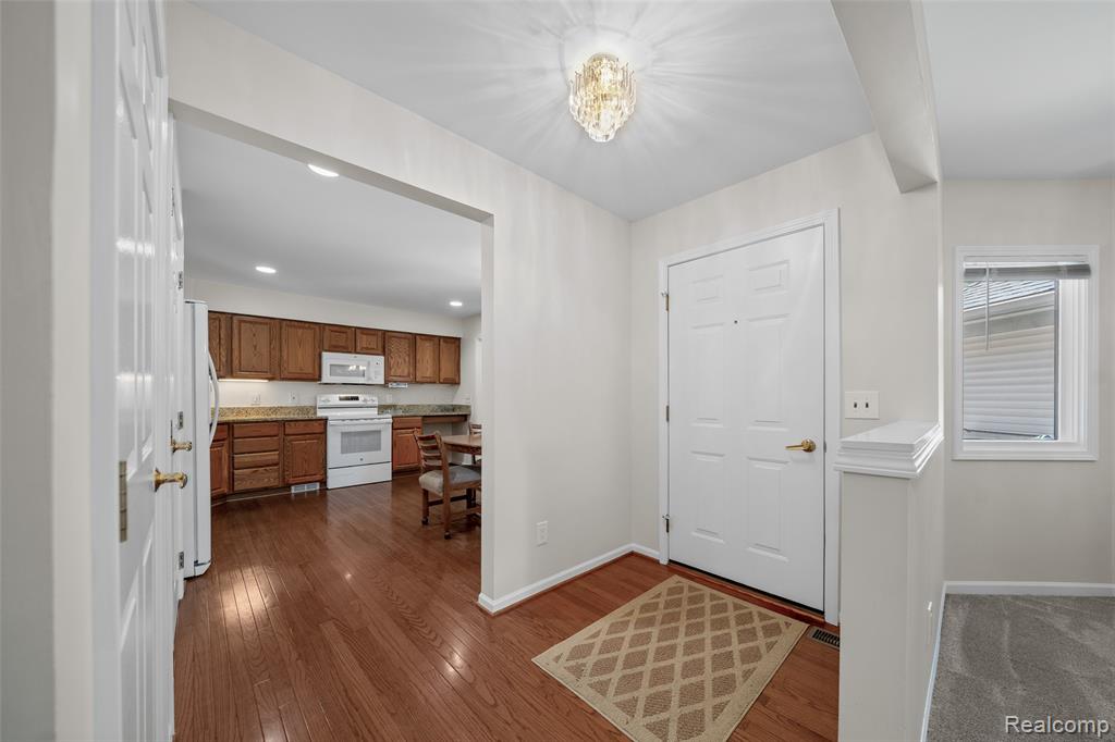 21425 Archwood Circle, Farmington Hills, MI 48336 — Photo 10