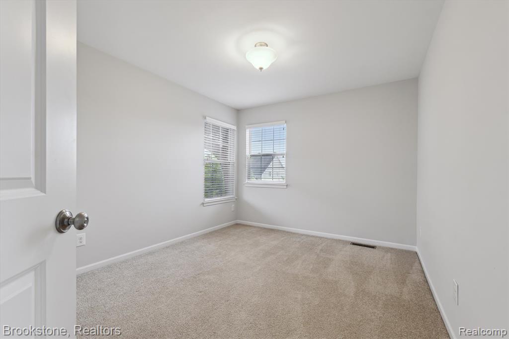 7422 S Village Drive, Clarkston, MI — Photo 28